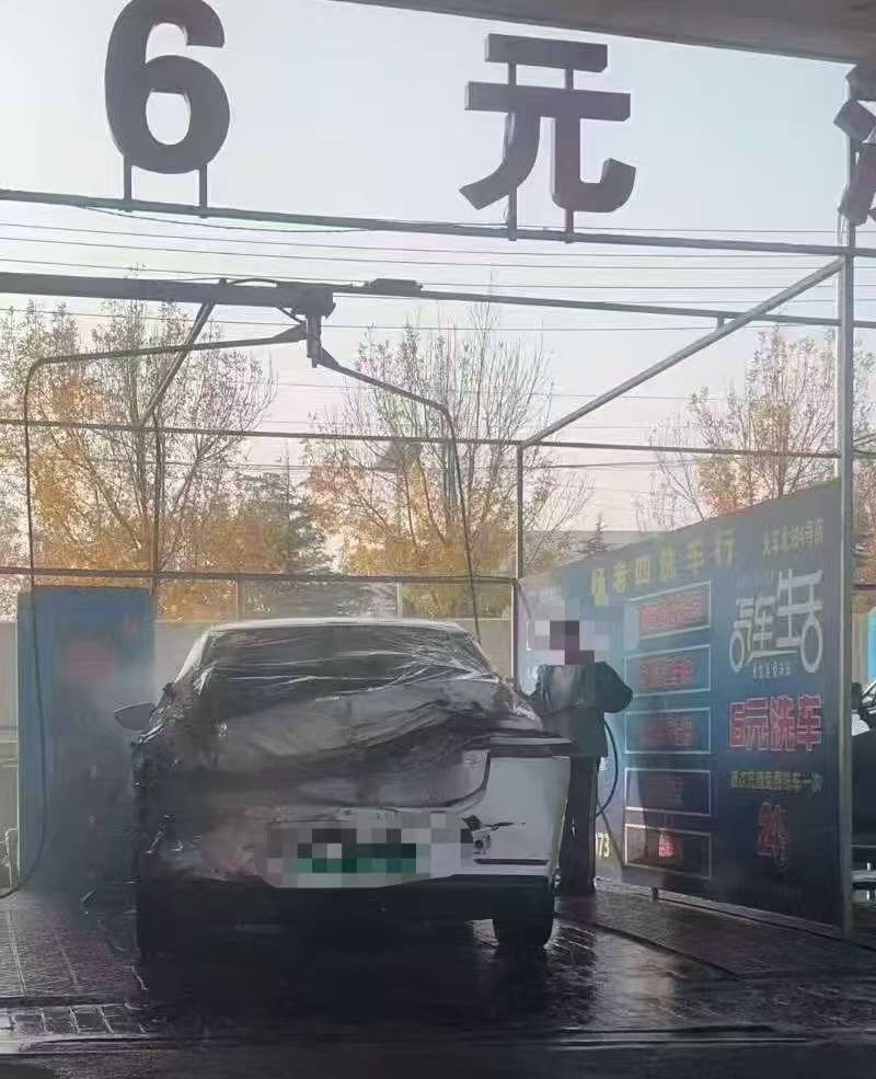 破烂网约车遭疯狂吐槽，网友调侃“一个敢开一个敢坐”，青岛多部门回应