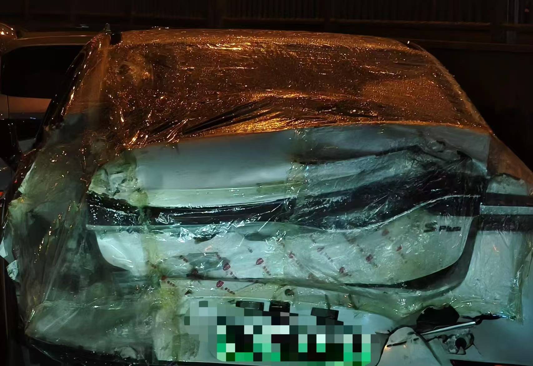 破烂网约车遭疯狂吐槽，网友调侃“一个敢开一个敢坐”，青岛多部门回应