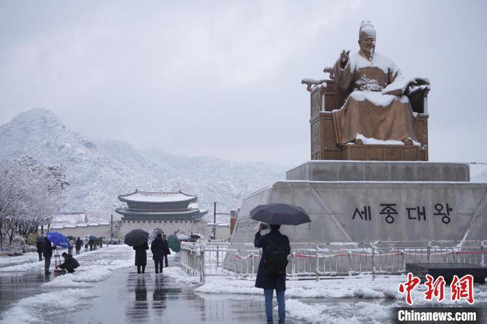 韩国大雪致150架航班取消 首尔积雪量刷新历年同月纪录