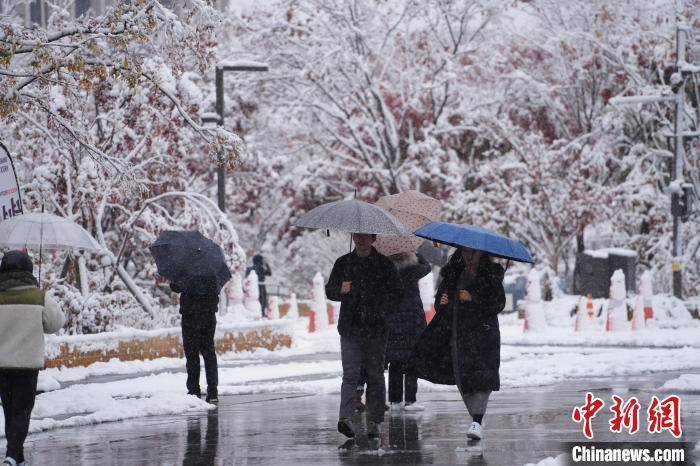 韩国大雪致150架航班取消 首尔积雪量刷新历年同月纪录