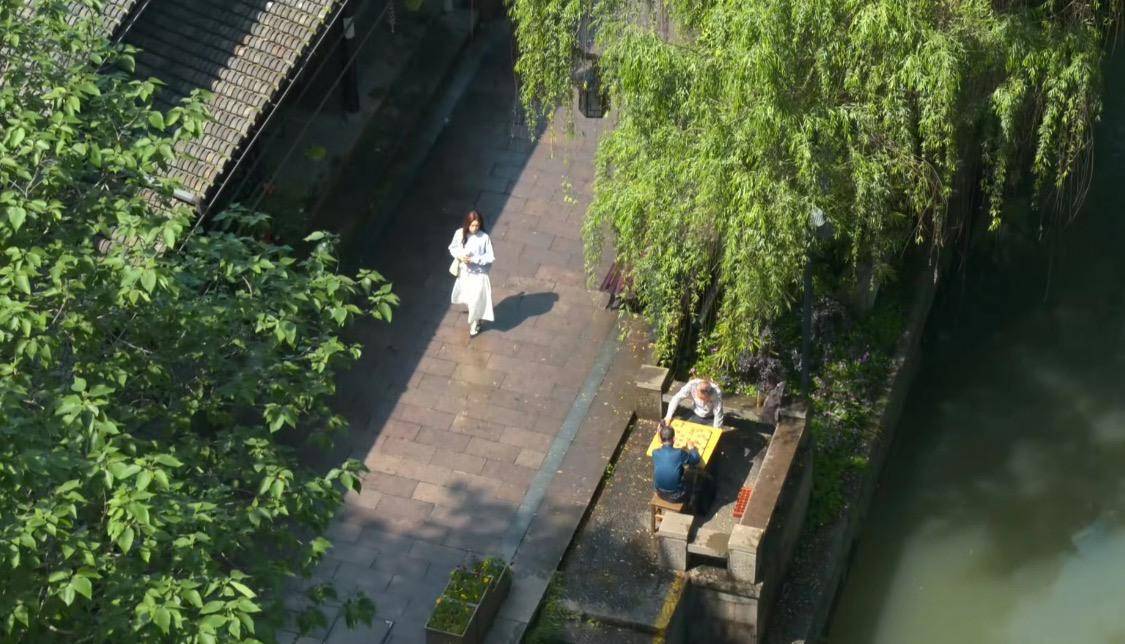 《滤镜》彩虹阶梯、《爱你》五柳巷……现偶潮带火文旅热，但剧“爆”了吗？