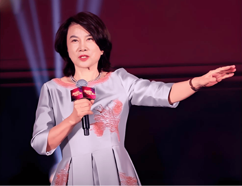 格力董明珠，为何被披上了“滑稽”外衣？