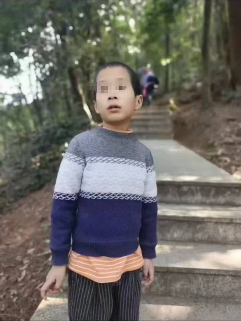 广西藤县男童祭祖走失多日，当地出动热成像无人机！仍在搜寻